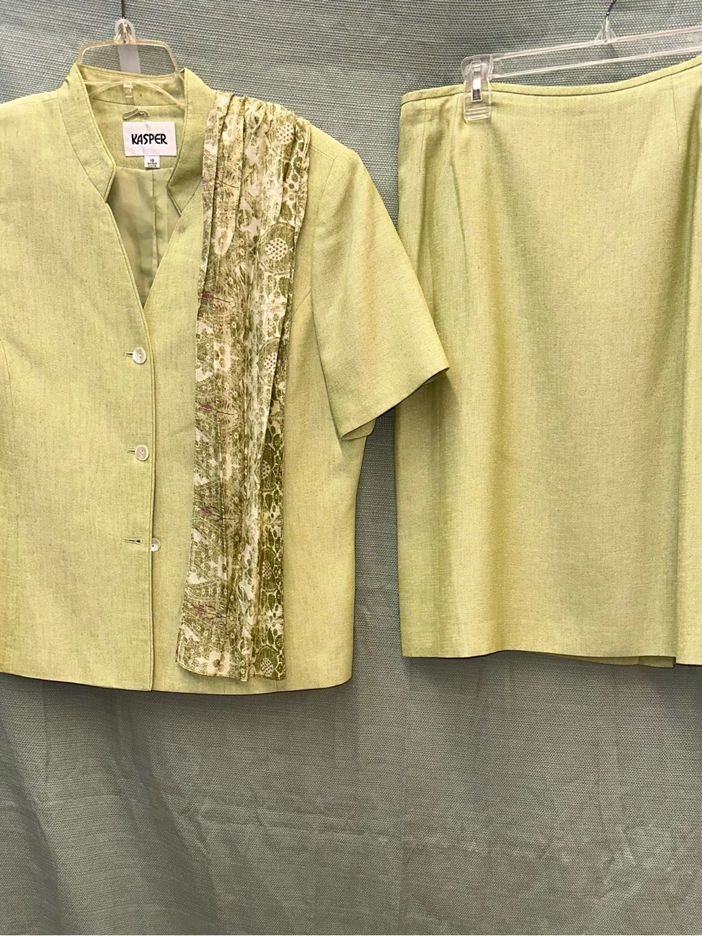 VINTAGE Kasper Light Lime Green Short-Sleeve Top with Patterned Scarf